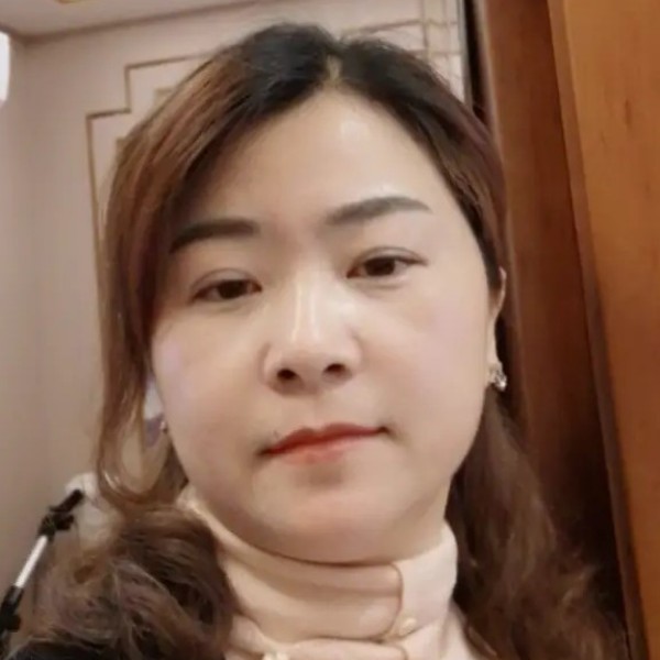 服饰等待机灵的照片