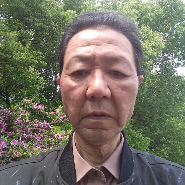 激动大叔的照片