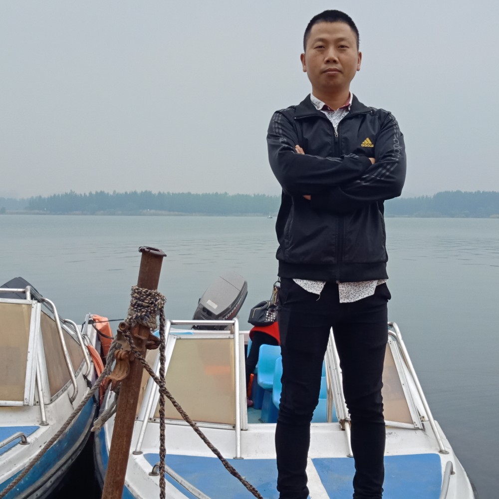 最后的回首小伙的照片