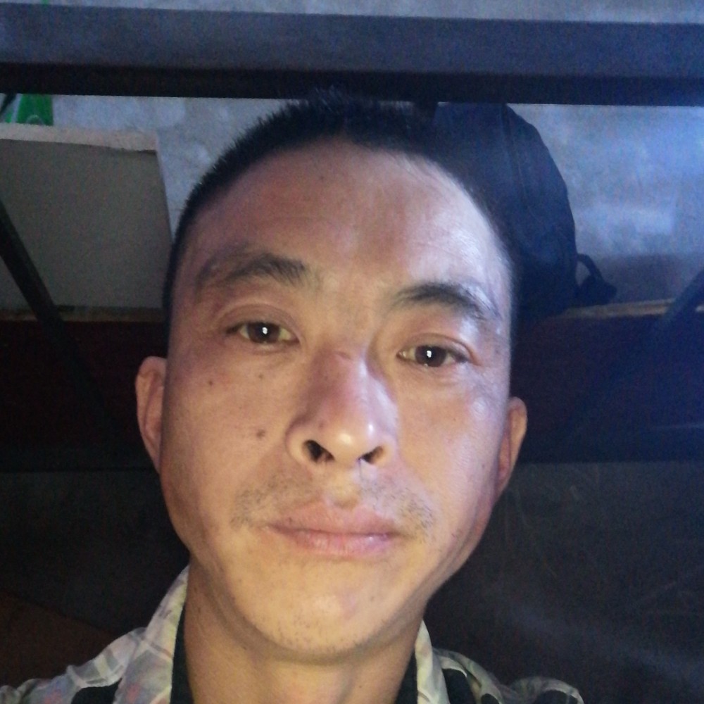 端庄倾心爆米花的照片