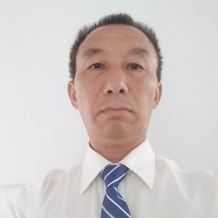 一个人踢数据线的照片