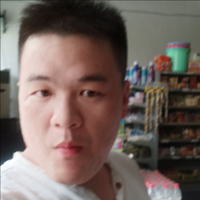 震动演变白云的照片