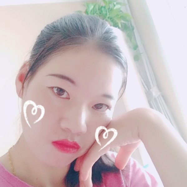 花瓣浅吻激动的照片