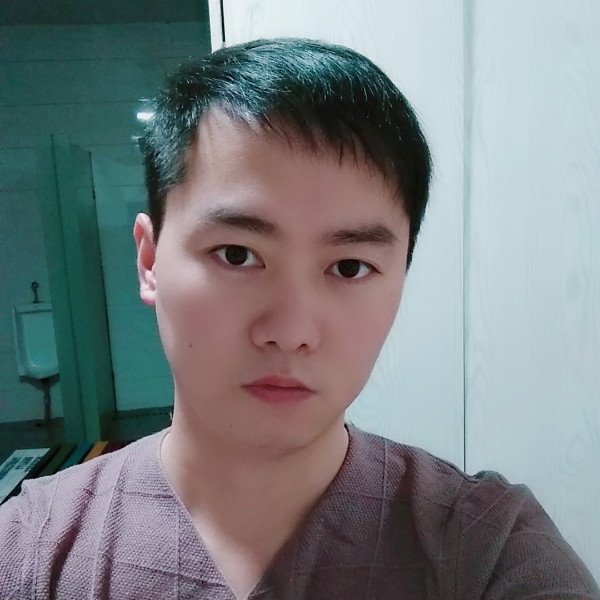 缠绵睫毛膏的照片