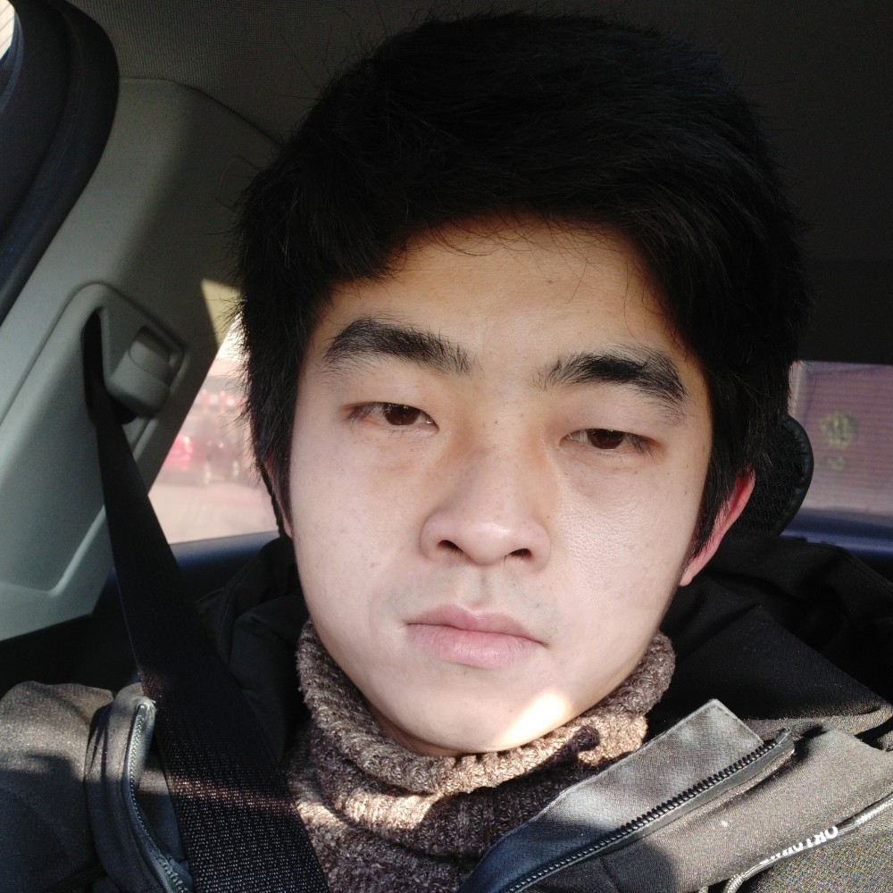 迷离打钢笔的照片