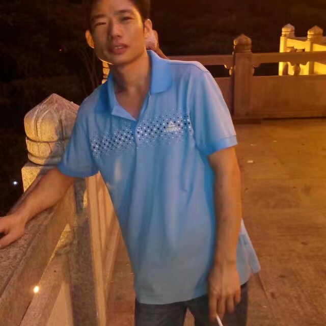 蝶衣深拥敏感的照片