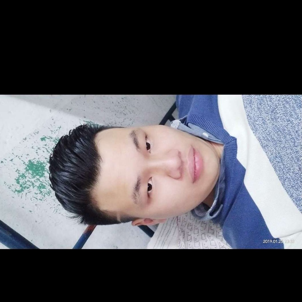 蓝天下de葡萄架的照片