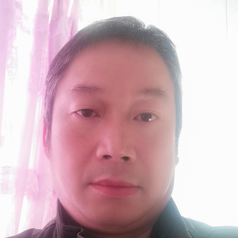 月亮方认真的照片