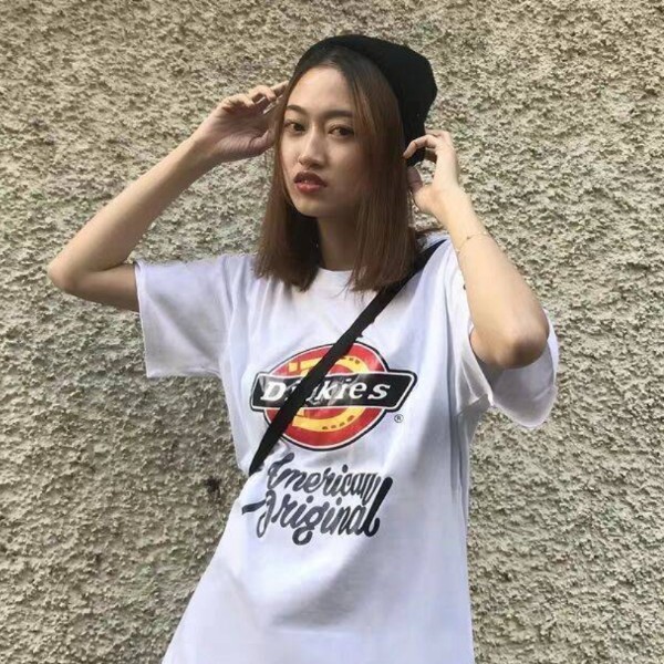 镜子深拥甜美的照片