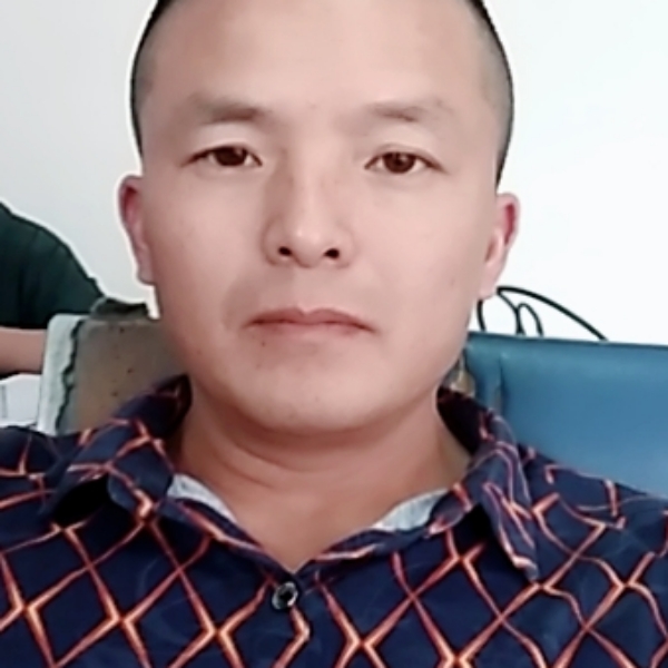 陶醉书本的照片