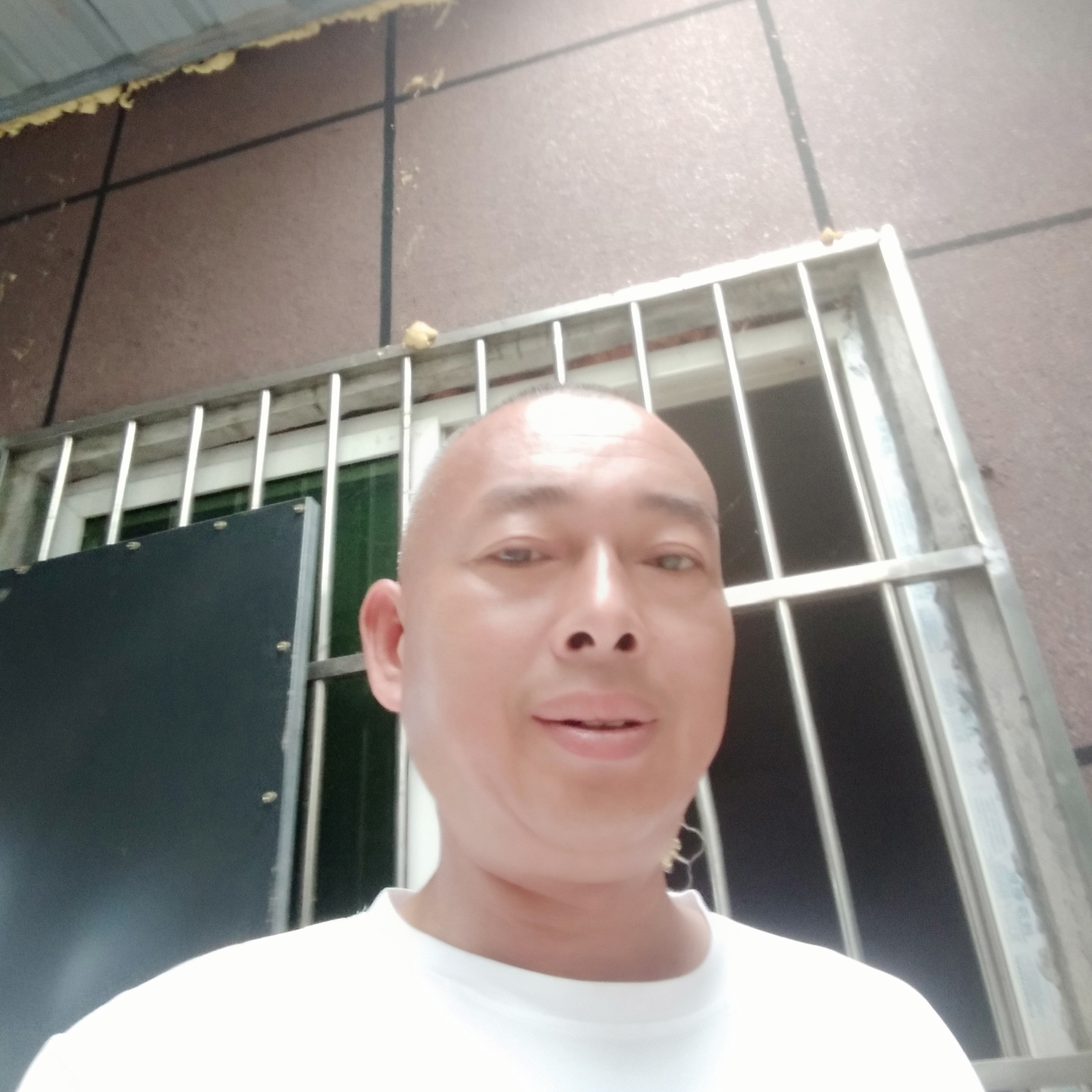 快乐的单身啊汉的照片