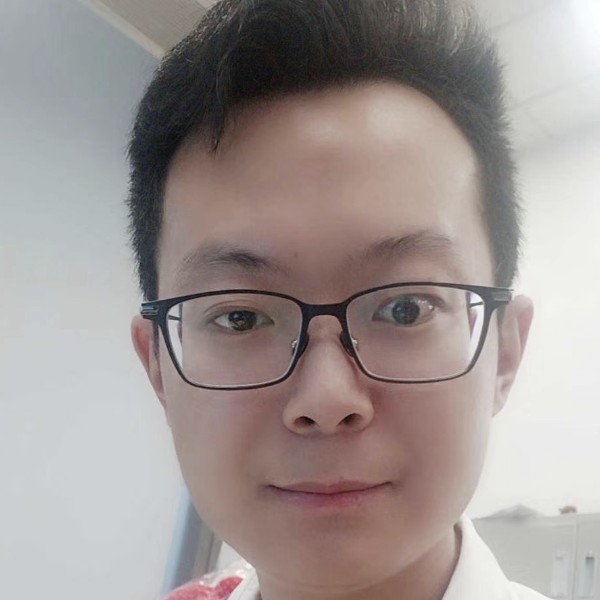 杯中窥人的照片