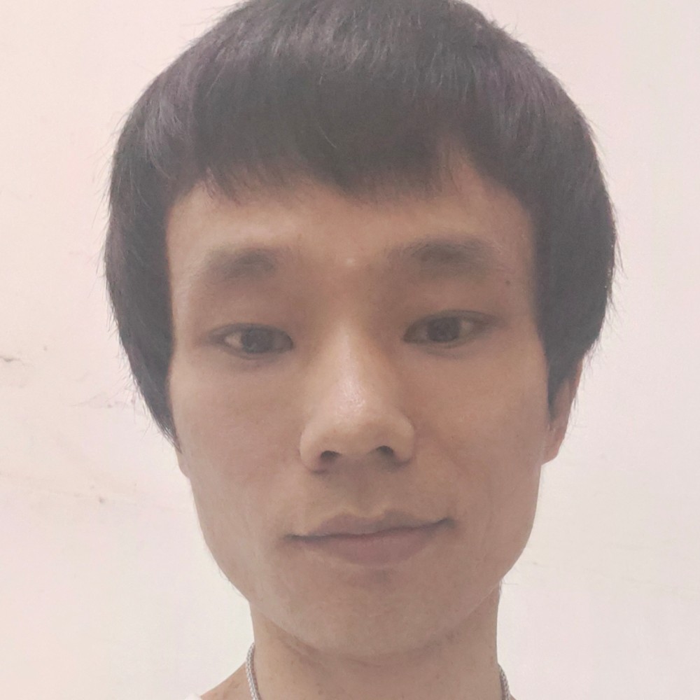 电灯胆凝眸欣喜的照片