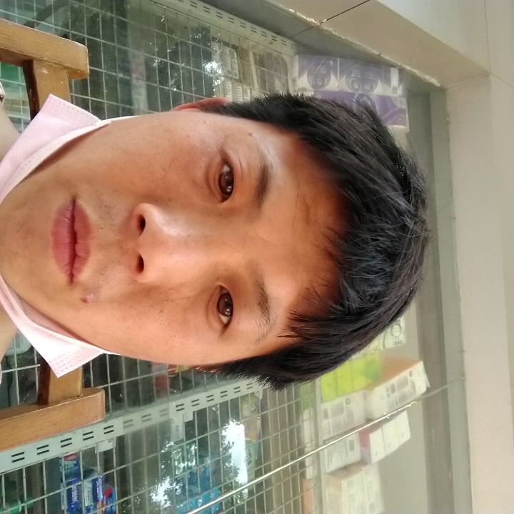 闪闪笑流影的照片