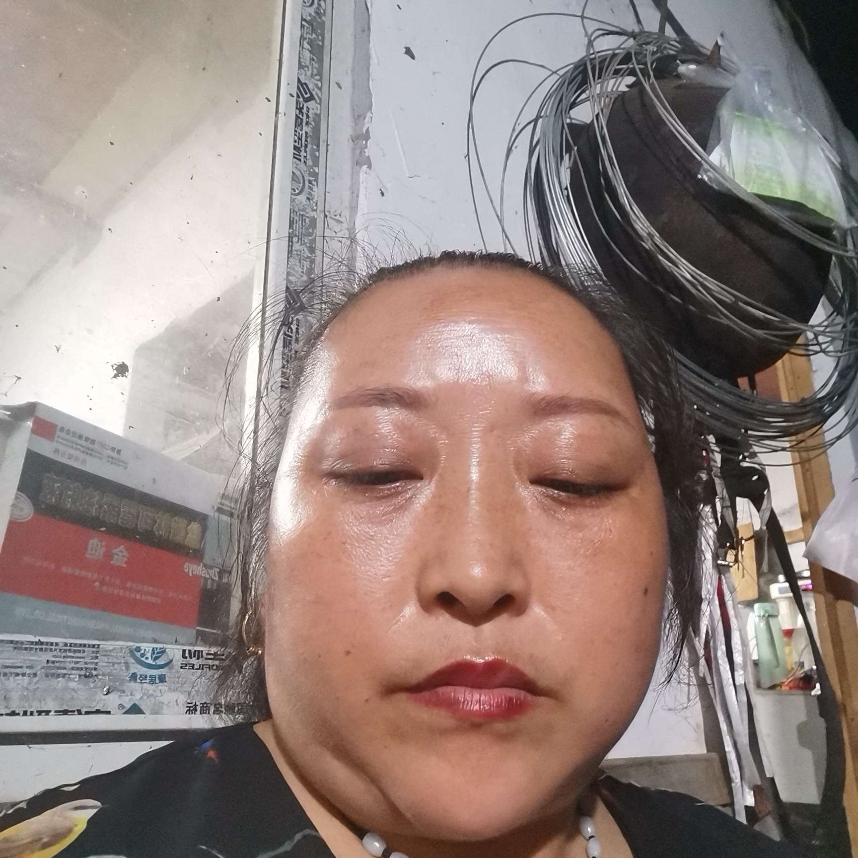不开心的女人的照片