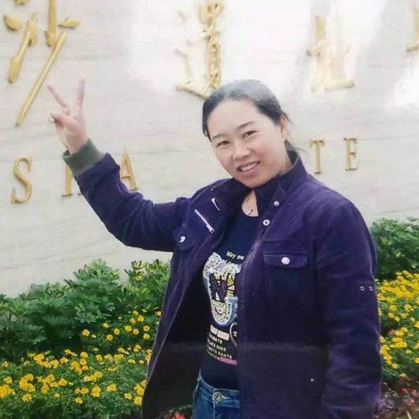 64年龙女的照片