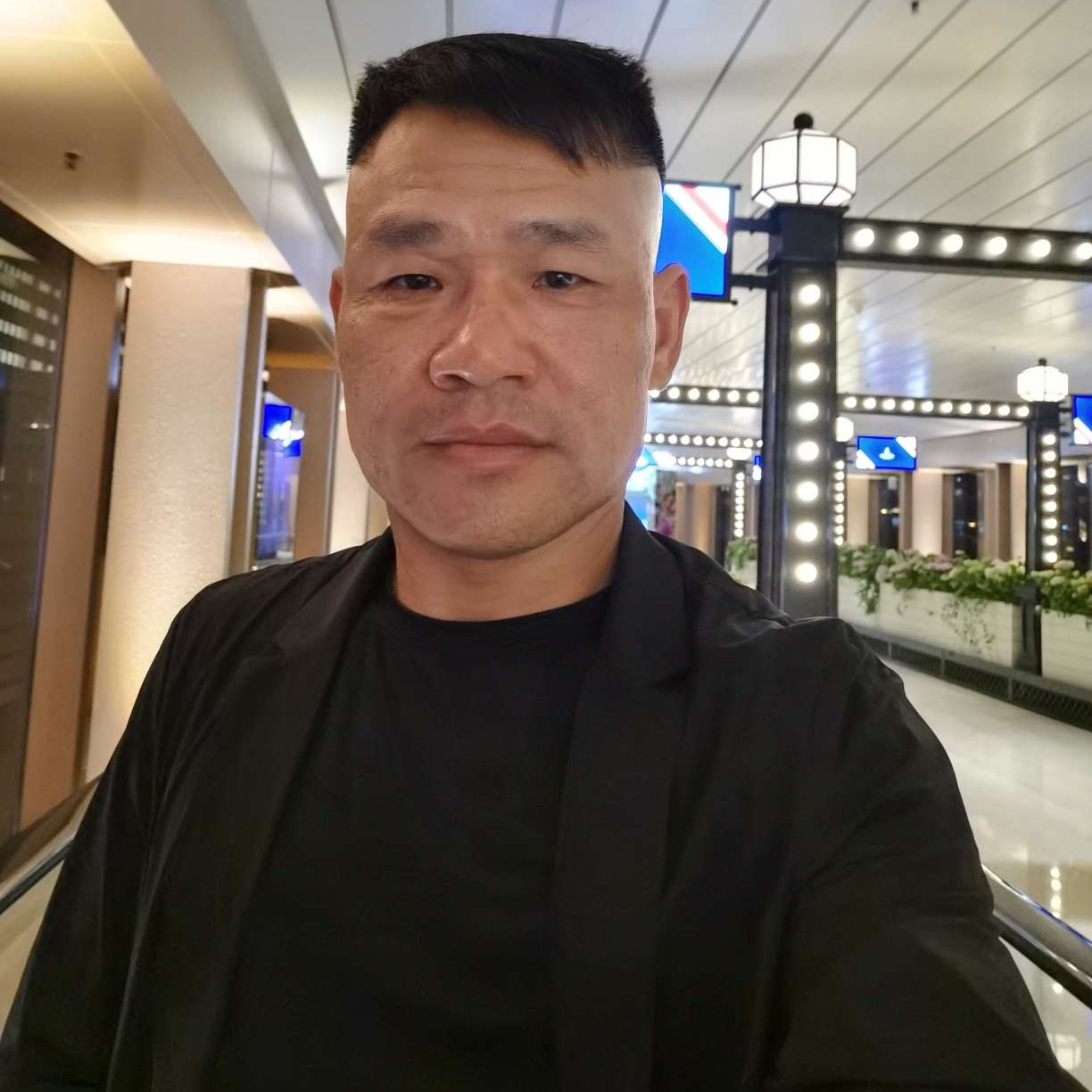 高挑蹁跹白羊的照片