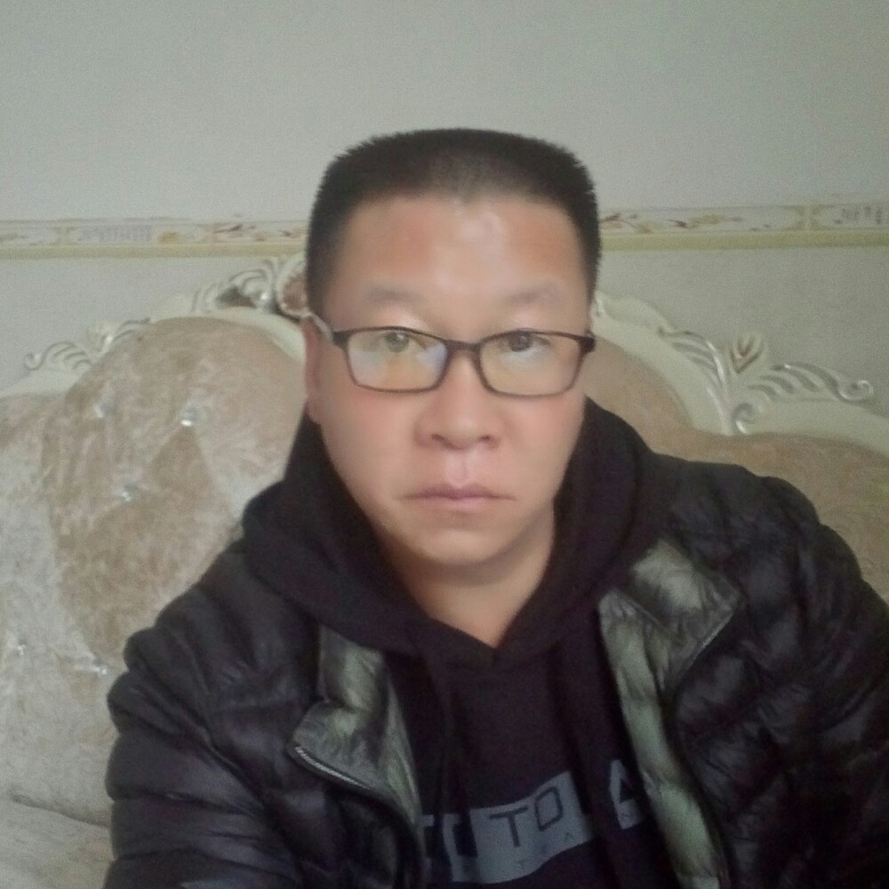 小伙怕孤单的照片