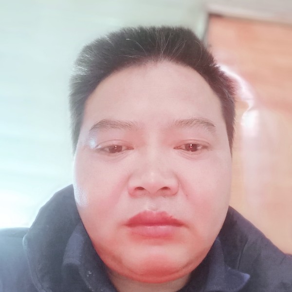 啊里爸爸的照片