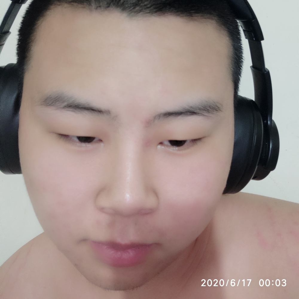 害羞回眸缥缈的照片