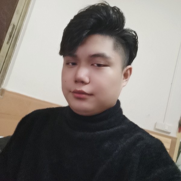 胖胖男孩的照片