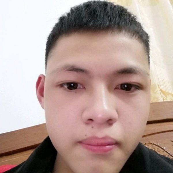 害羞拿时光的照片