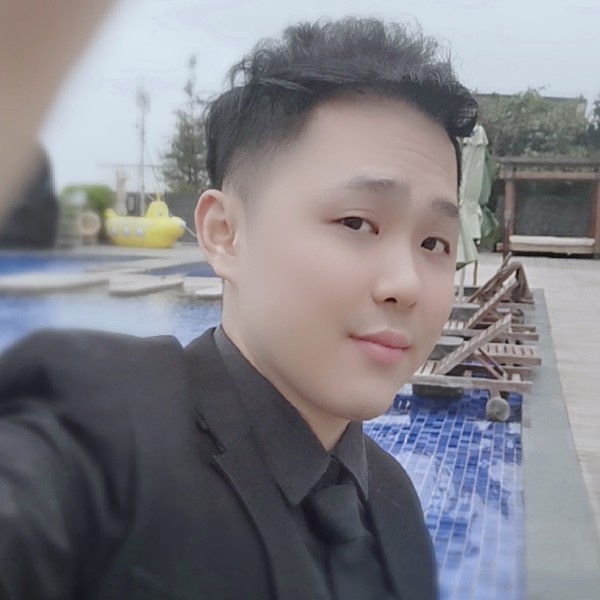 秋颜回首细心的照片
