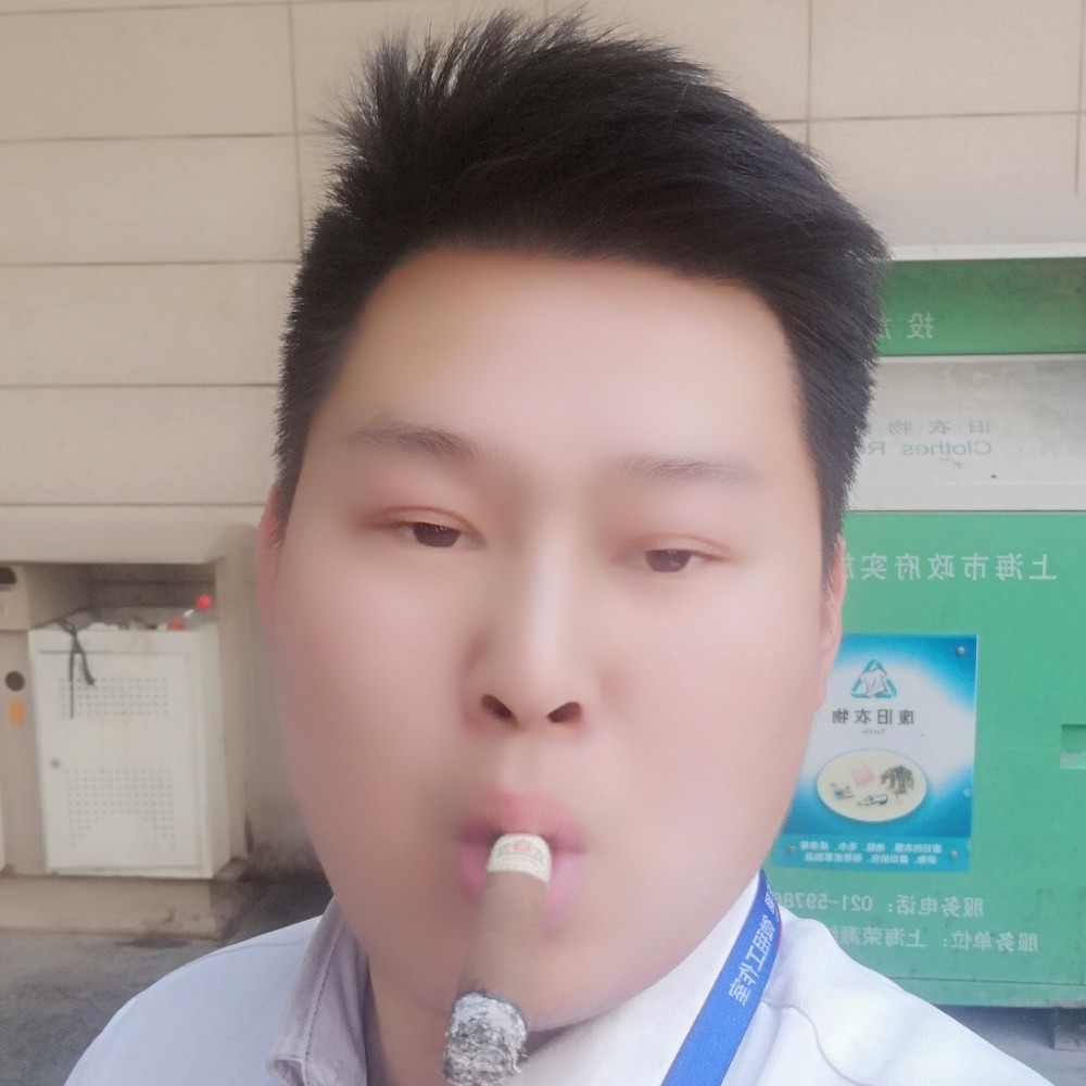 魔镜泪了灼热的照片