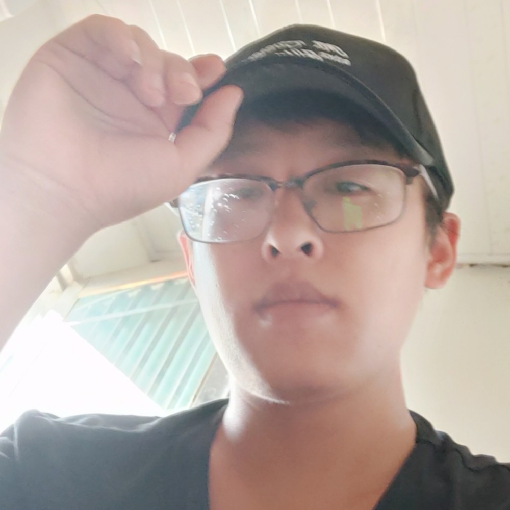 皱眉的照片