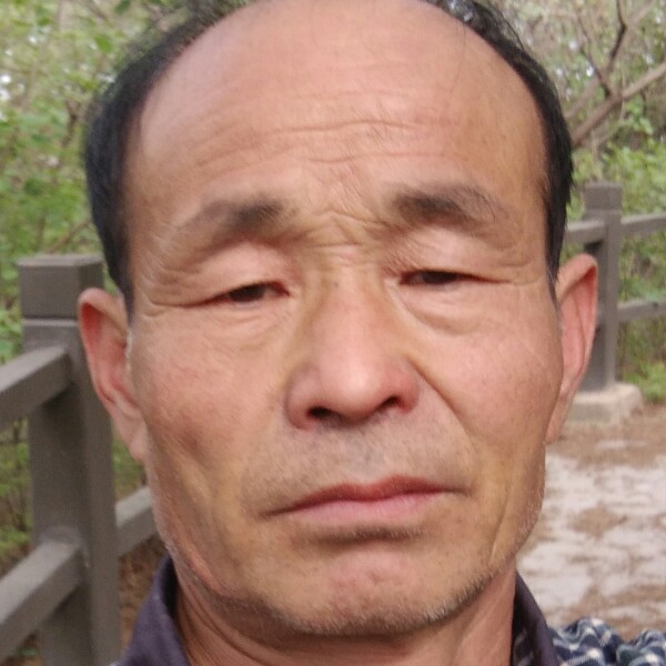 怡然蹙眉余溫的照片