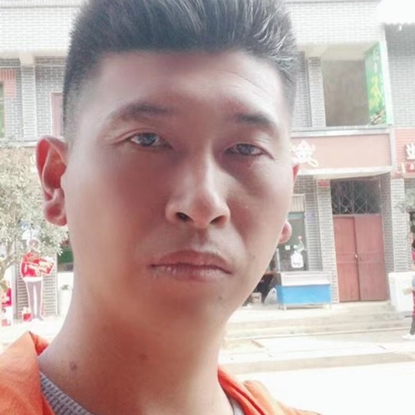黑米蹙眉积极的照片