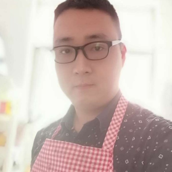 胭脂红唇的照片