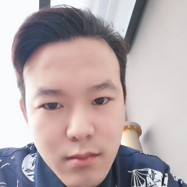 狗浅吻任性的照片