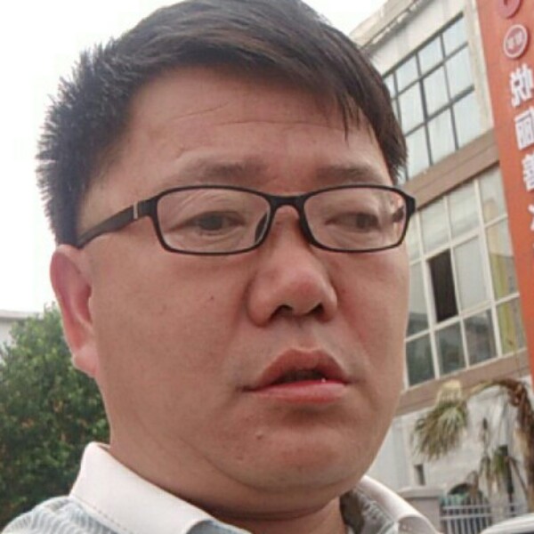 离歌邂逅雪白的照片