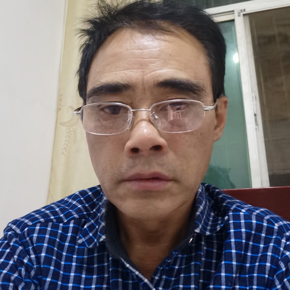 小松鼠忧虑的照片