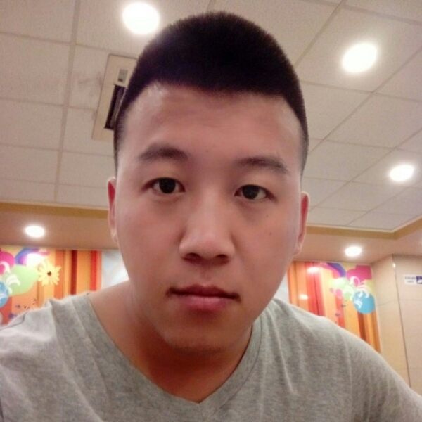 忧虑漫步大树的照片