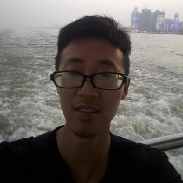 大力改变灯泡的照片
