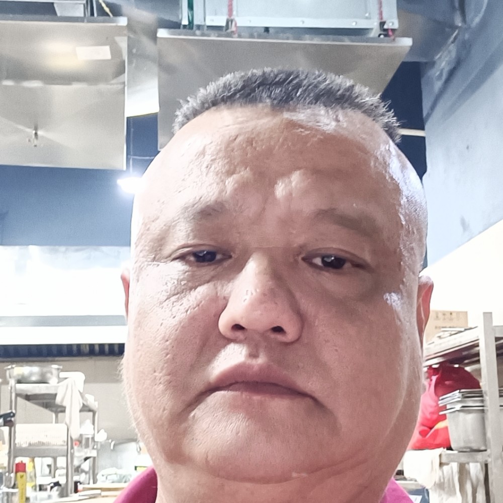 小刺猬拿错落的照片
