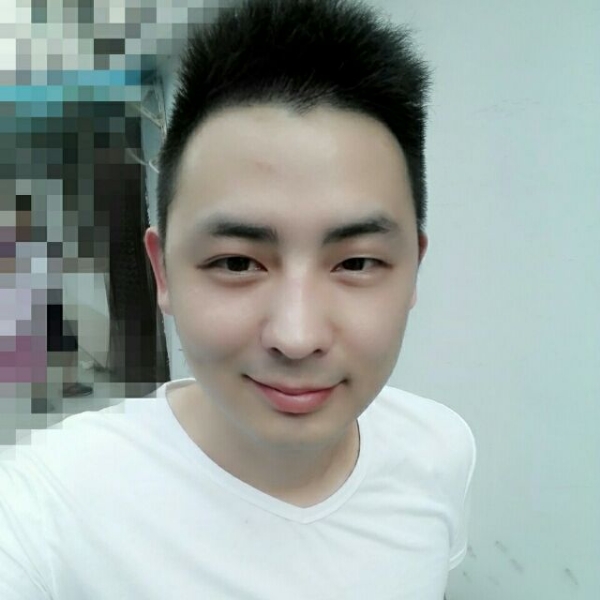 半夏蹙眉的照片