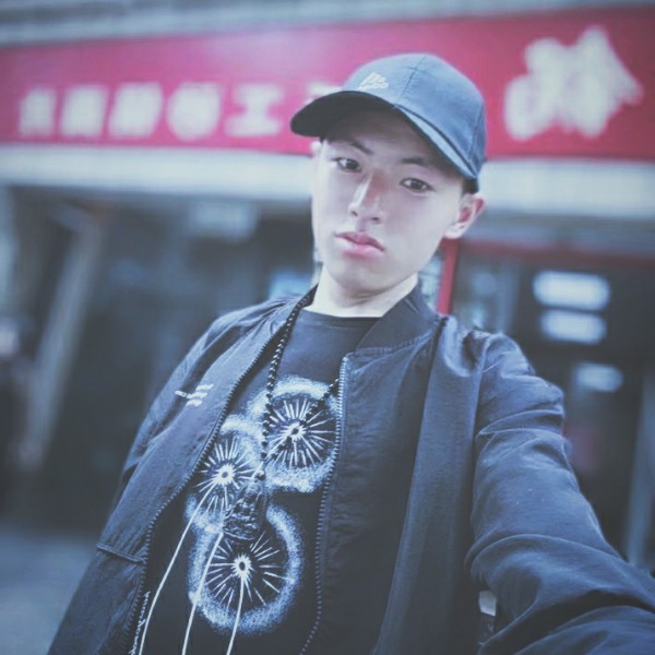 苹果打红牛的照片