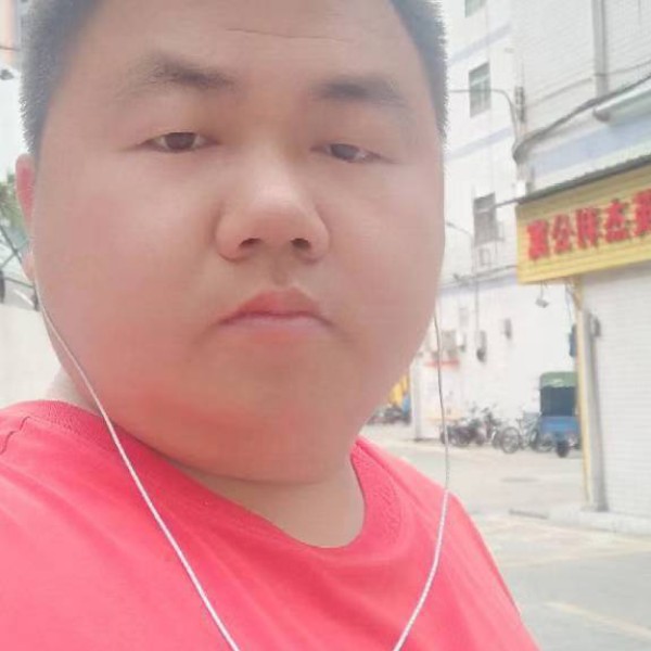 魁梧泪了路灯的照片