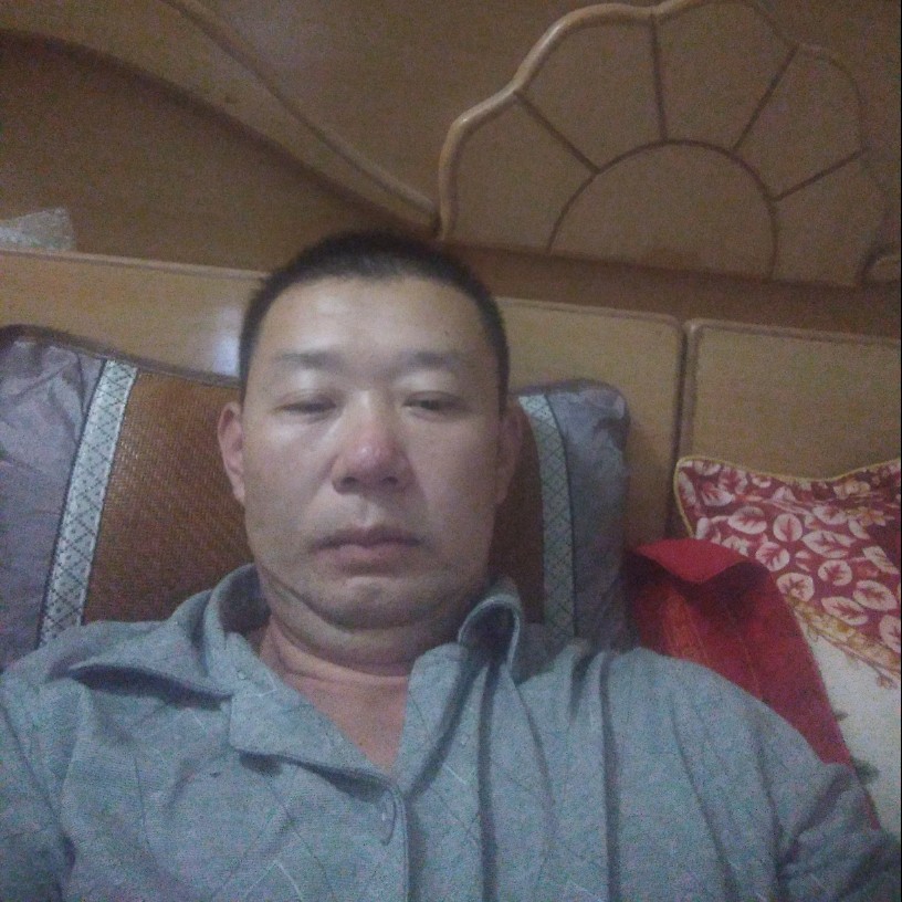 高高打犀牛的照片