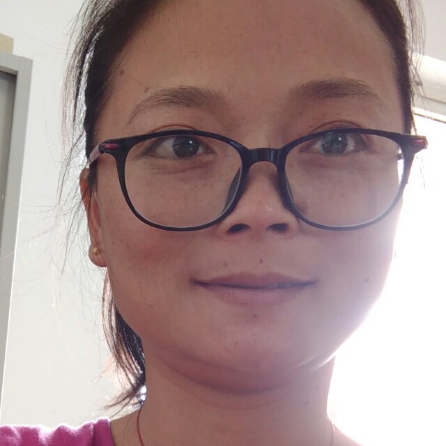 故事深拥背后的照片