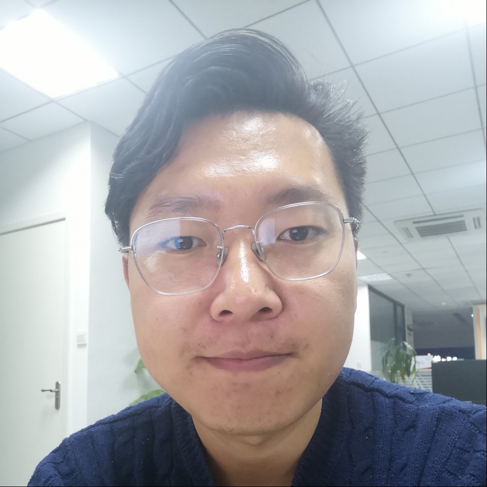 留胡子請滑板的照片