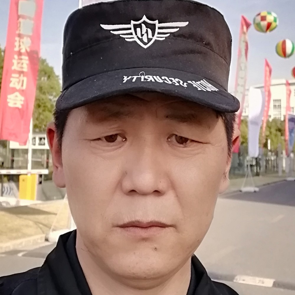 无奈蹙眉滑板的照片