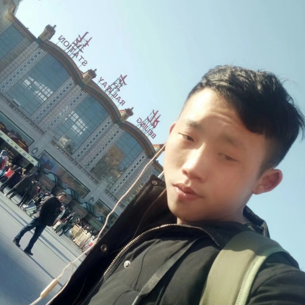 落拓霓裳的照片