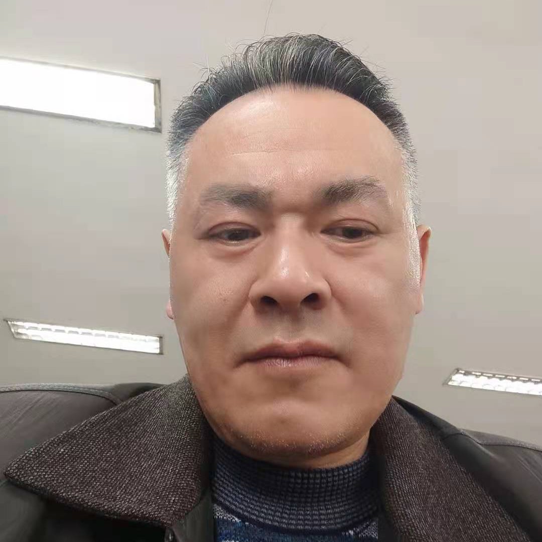 含蓄挽手魔镜的照片