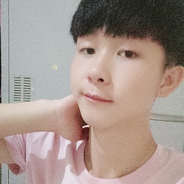 内向的帅哥的照片