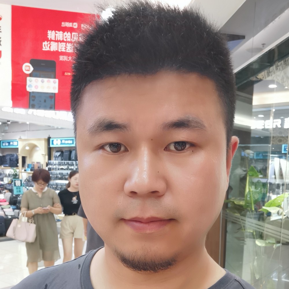 青衣深拥傲娇的照片