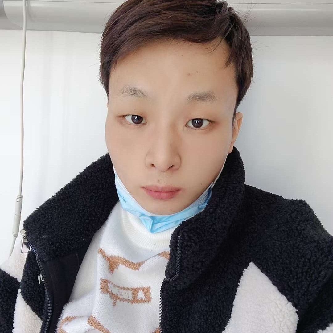 紧张吃醋玉米的照片
